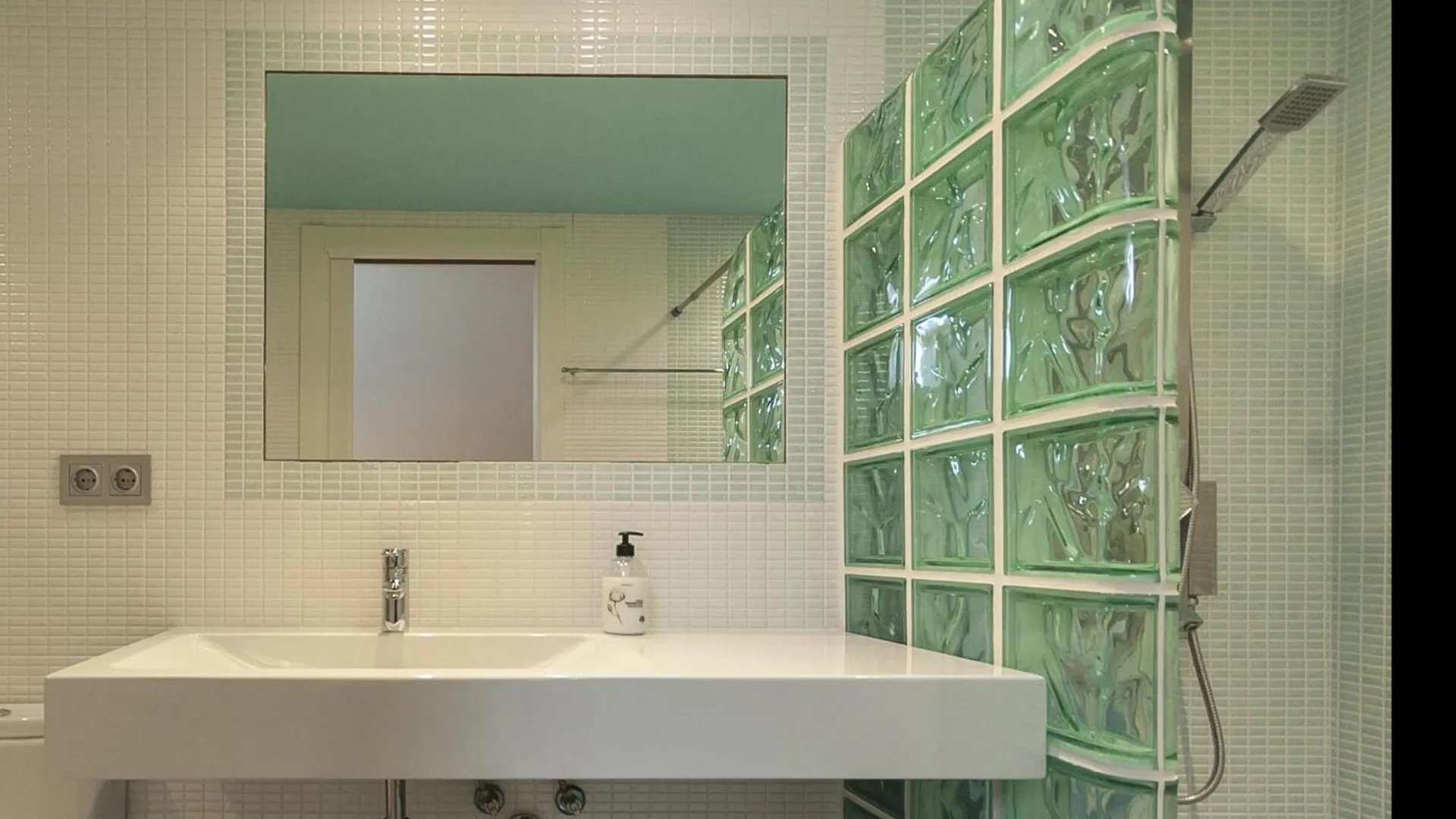 Bright Duplex Apartment With Pool 滨海托萨 西班牙