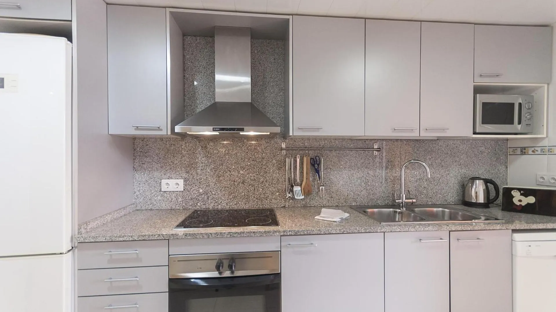 Bright Duplex Apartment With Pool 滨海托萨