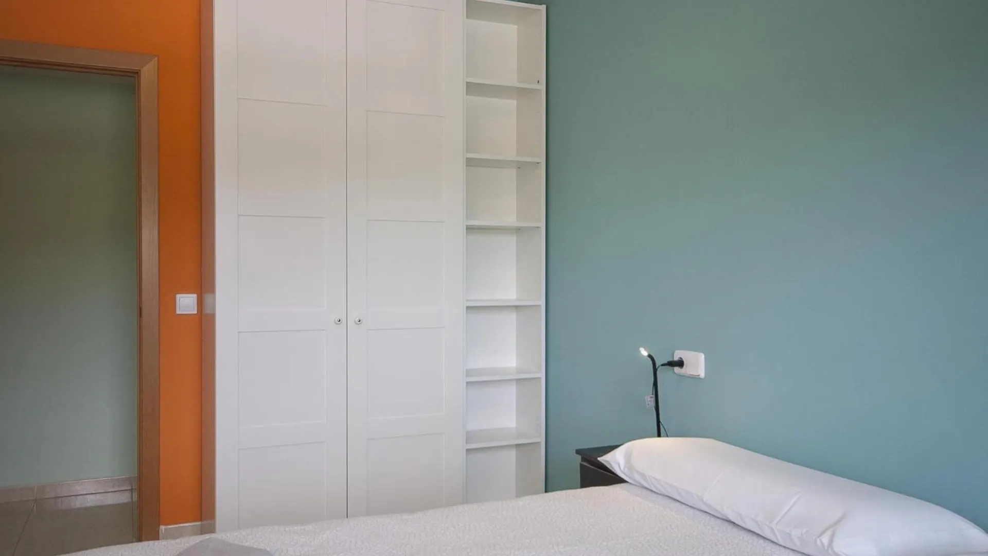 Bright Duplex Apartment With Pool 滨海托萨